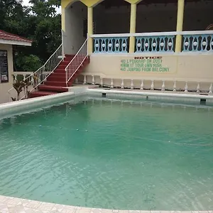 La Cage *** Negril